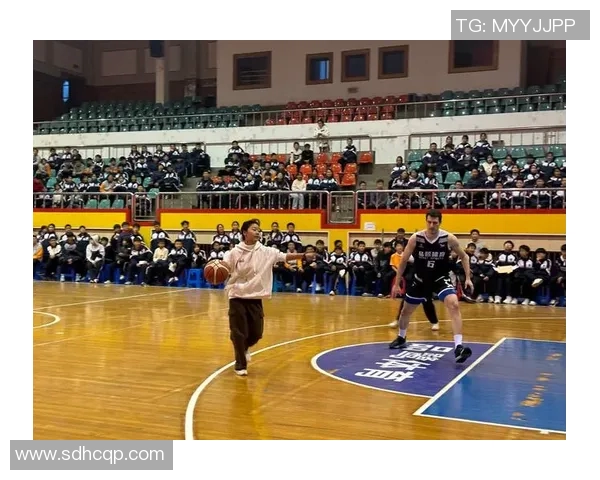 维拉诺瓦与累西体育的激烈对决展现篮球魅力与团队精神